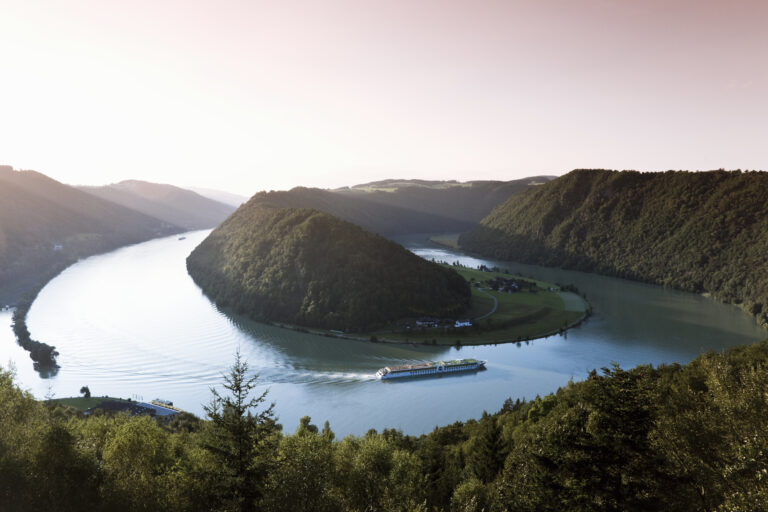 Erhöhter Blick auf die Donau in Österreich